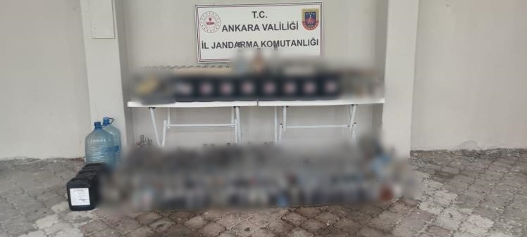 Ankara’da Yılbaşı Öncesi Sahte Alkol Operasyonu: Kaçak İçki ve Ekipmanlar Ele Geçirildi