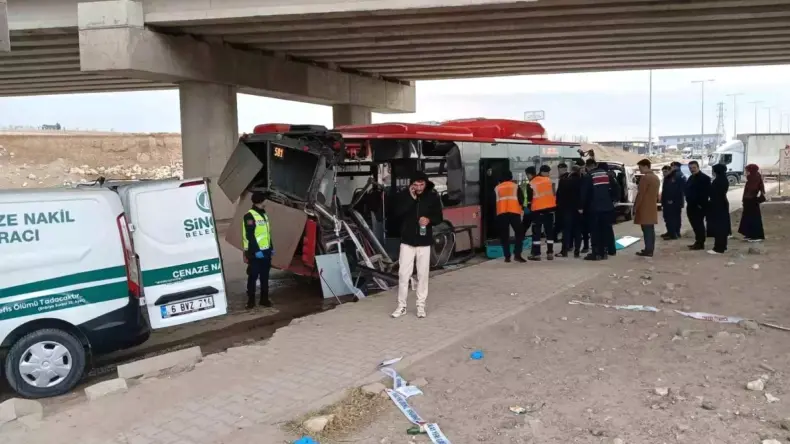 Ankara’da Tır ve Otobüs Çarpışması: 1 Ölü, 1 Yaralı