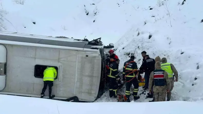 Erzincan-Sivas yolunda otobüs kazası