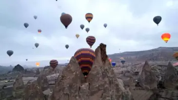 Kapadokya’da Yeni Yılda Sıcak Hava Balonu Şöleni