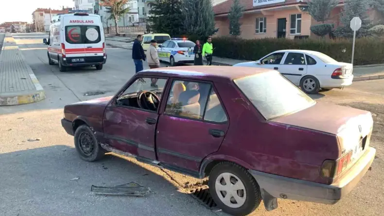 Karaman’da Otomobil ve Motosiklet Çarpıştı