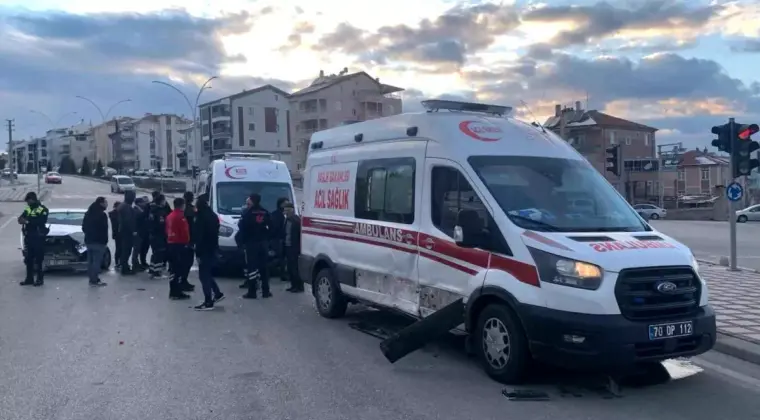 Karaman’da Ambulans ve Otomobil Çarpıştı