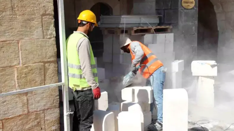 Gaziantep’te Sıcak Havada Tarihi Restorasyon