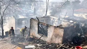 Mamak’ta Gecekondulara Sıçrayan Yangın Söndürüldü