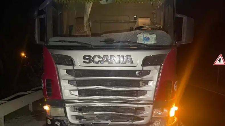 Çubuk’ta TIR-Motosiklet Kazası: 1 Ölü, 1 Yaralı