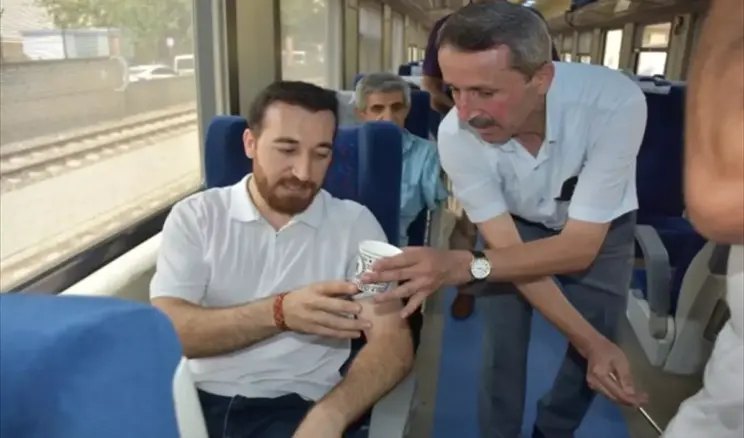 Batman’da Sıcak Hava İçin Yolculara Ayran İkramı