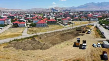 Van’da boşanma aşamasındaki kişi, sınıfta kayınbiraderi zannedip öğretmeni bıçakladı