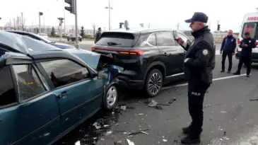 Erzurum’da Zincirleme Kaza: 2 Yaralı
