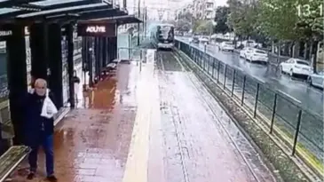 Tramvaya Yıldırım Düştü