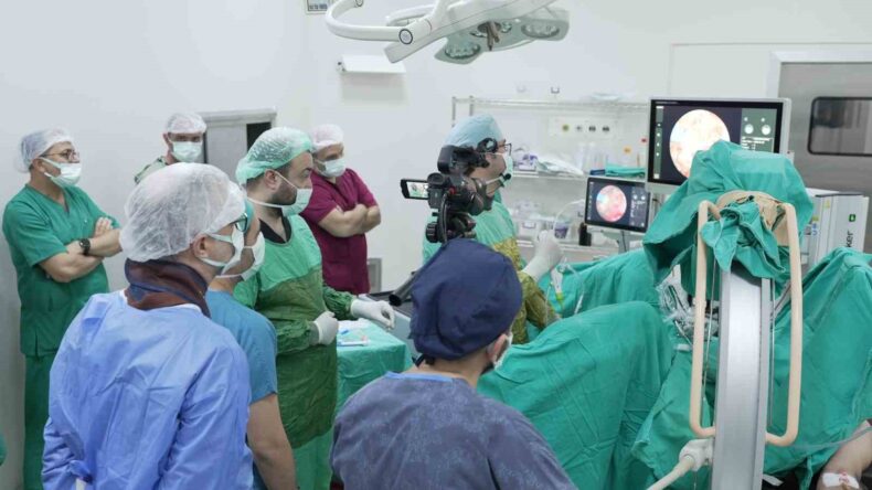 Malatya Eğitim ve Araştırma Hastanesi’nde 320 kişinin katıldığı canlı cerrahi kursu