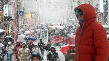 İstanbul’da kar yeniden başlayacak! Peş peşe uyarı geldi, saati de belli