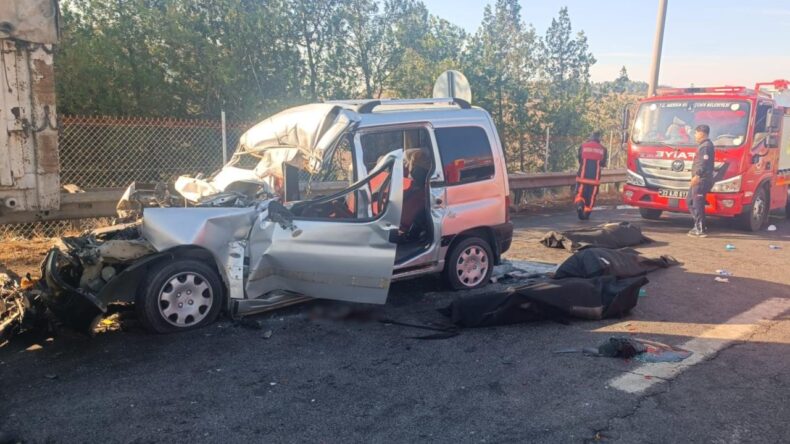 Hafif ticari araç kamyona çarptı: 3 ölü, 3 yaralı