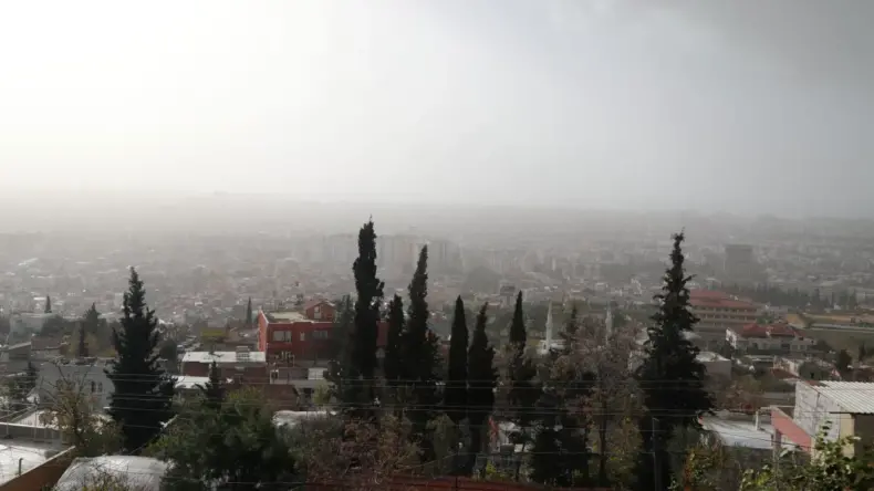 Antalya’da Yoğun Sis ve Rüzgar Hayatı Olumsuz Etkiliyor