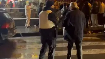 Polisten Yaşlı Vatandaşa Yardım