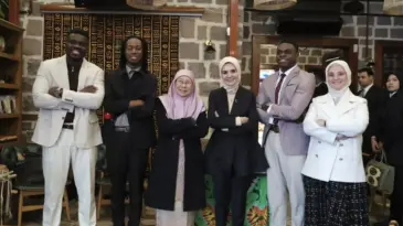 Malezya Başbakanı’nın eşi Ankara’da Afrika Evi’ni ziyaret etti