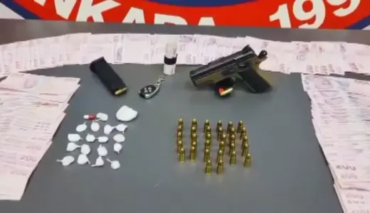 Ankara’da Ruhsatsız Tabanca ve Uyuşturucu Ele Geçirildi
