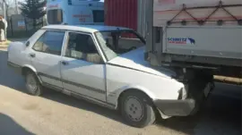 İnegöl’de Park Halindeki Tıra Çarpan Sürücü Yaralandı