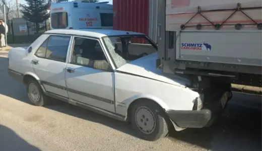 İnegöl’de Park Halindeki Tıra Çarpan Sürücü Yaralandı