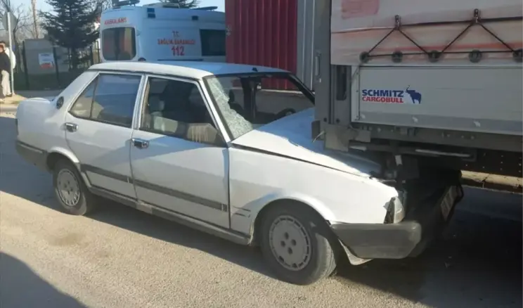 İnegöl’de Park Halindeki Tıra Çarpan Sürücü Yaralandı