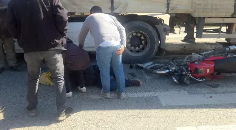 Bursa’da TIR’la Motosiklet Çarpıştı: 5 Yaralı