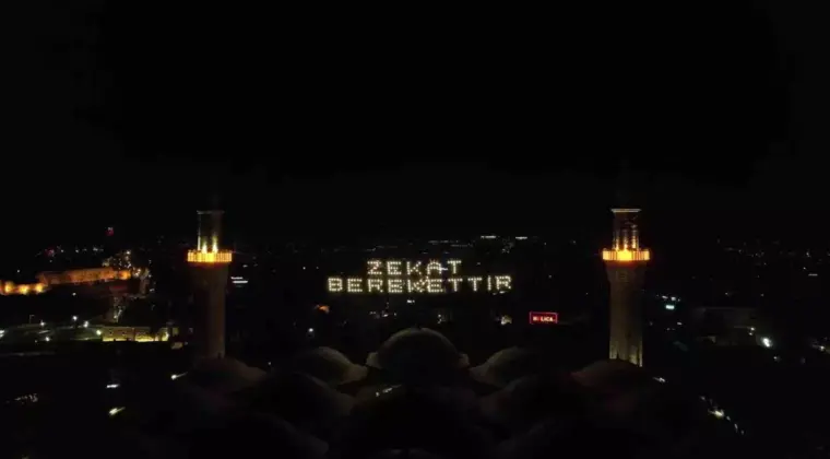 Bursa’da Mahya Geleneği: ‘Zekat Berekettir’